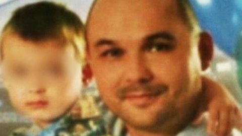 Отца брошенных в Шереметьеве детей ограничили в правах