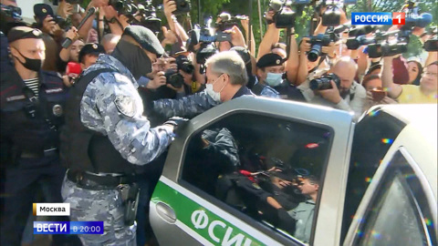 Болезненный Ефремов и рублевый иск: главное о заседании по делу актера