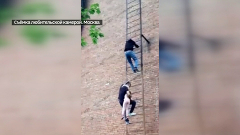 Герой, не назвавший имени: мужчина спас маленькую девочку из горящего дома на западе Москвы