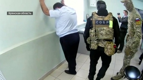 120 тысяч рублей – и права в кармане: в Брянске задержали полицейских-взяточников