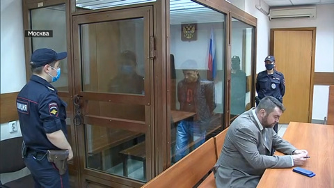 Жестокая расправа в столице: муж убил жену на глазах у прохожих