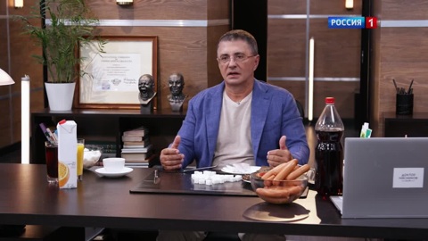 Сосиски, гамбургеры, сырки: еда, от которой стоит отказаться