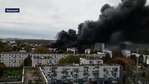 Во французском порту горит склад чайной компании