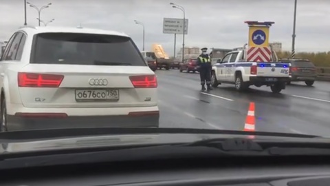 Из-за ДТП с грузовиком на МКАДе образовалась километровая пробка