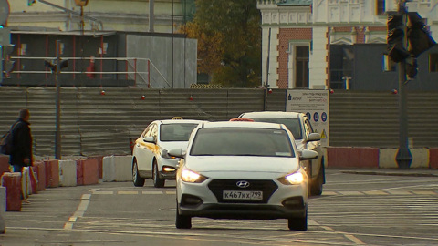 На московскую семью тайно зарегистрировали таксопарк и повесили долги