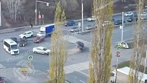 В Уфе ДТП с переворотом машины попало на видео
