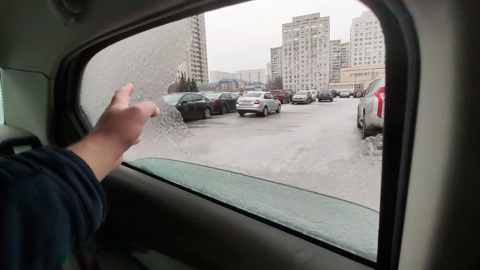 После ледяного дождя в Москву идет снежная "Сара"