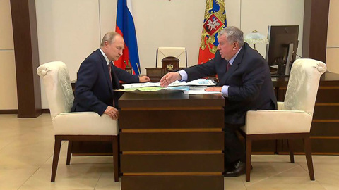 Путин провел встречу с главой "Роснефти" Сечиным
