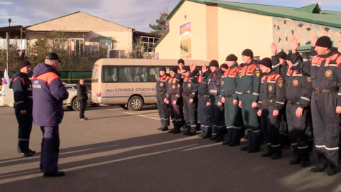 В Степанакерте восстанавливают ЛЭП и раздают гуманитарную помощь
