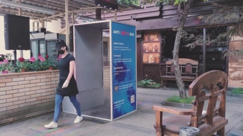 В Твери представили кабину, которая проводит дезинфекцию за доли секунды