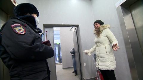 Маска нужна даже в подъезде: на Урале – проверки в жилых домах