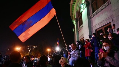 Мэр Спитака высказался за поддержку армии и отставку властей