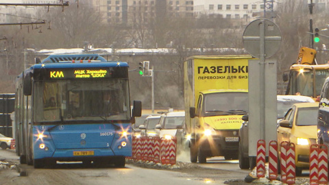 Из-за закрытия метро в нескольких районах столицы изменили схему движения