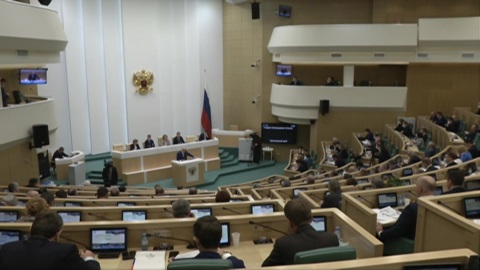 Совет Федерации одобрил закон о штрафах за хамство чиновников