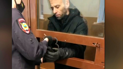 Хулиган, ударивший полицейского, отправлен в СИЗО