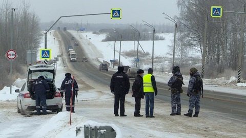 Движение большегрузов остановлено из-за снегопада в Челябинской области