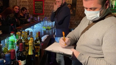 В Петербурге смягчают ограничения, введенные из-за коронавируса