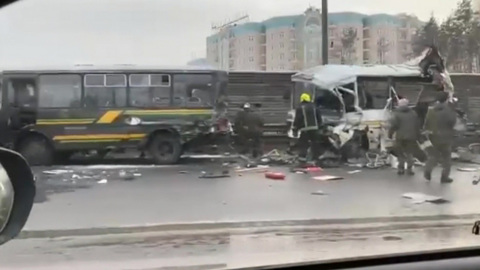 Задержан водитель самосвала, протаранивший колонну  автобусов Минобороны