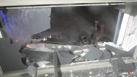 Восемь человек погибли при пожаре в жилом доме в Екатеринбурге