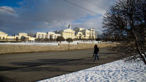 В ряде городов Урала из-за морозов отменены занятия в школах