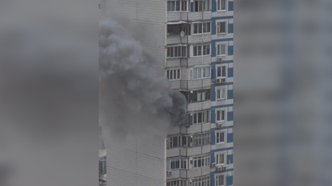 Шесть человек спасли из горящего дома на северо-западе Москвы