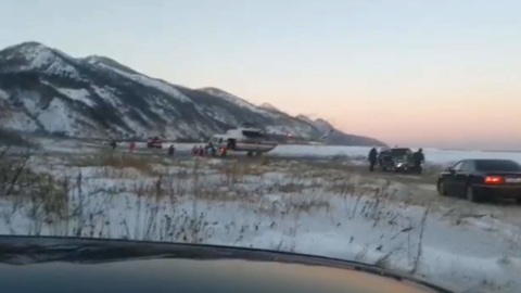 Вертолет вылетел для спасения рыбаков со льдины на юге Сахалина