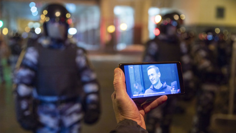 Суд заменил Навальному условный срок на реальный
