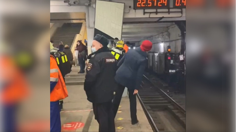 Движение на фиолетовой ветке московского метро восстановлено