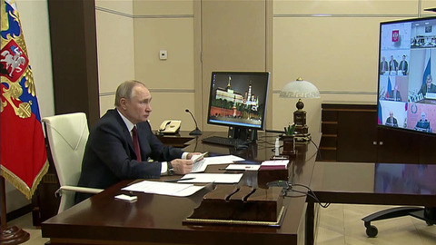 Владимир Путин поручил подготовить новую госпрограмму в области науки и техники