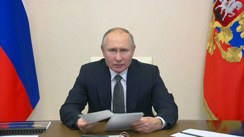 Путин: судебная система РФ в пандемию не перешла "в режим торможения"