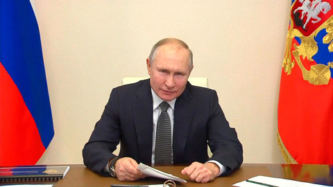 Путин призвал защитить инвестиции граждан на бирже