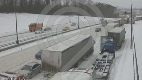 На МКАД произошла авария с участием четырех автомобилей