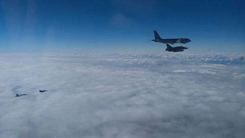 Российский Су-27 сопроводил над Черным морем самолет-разведчик ВВС США
