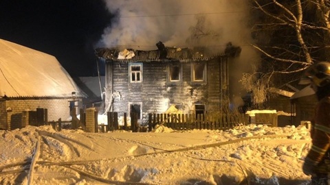 При пожаре в жилом доме в Кирове погибли трое детей