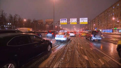 Ветер с порывами до 15 метров в секунду и гололедица ожидаются в Москве