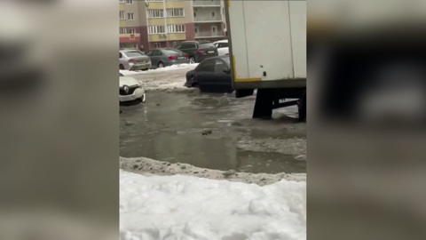 Москва превратилась в Венецию: улицы затопило после резкого потепления