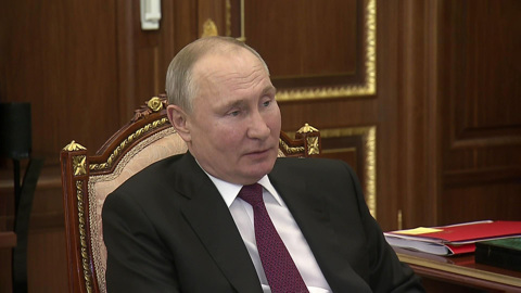 Путин подписал указ о выплатах нуждающимся семьям с детьми