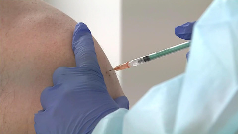 Вакцинация "Спутником V" в большинстве случаев переносится легко
