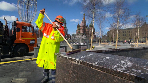 День работника ЖКХ: кто приводит Москву в порядок