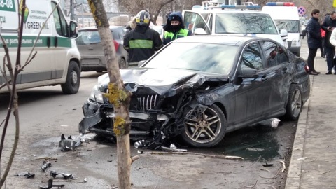 В Москве полиция задержала сбившего двух пешеходов водителя Mercedes