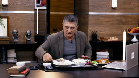 Борщ, сало, пампушки: доктор Мясников ищет пользу в украинской кухне