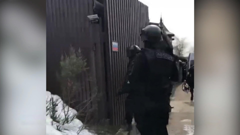Начался штурм дома устроившего стрельбу в Мытищах москвича