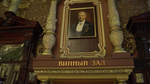 Страсти по "Елисеевскому": почему легендарный гастроном хотят закрыть