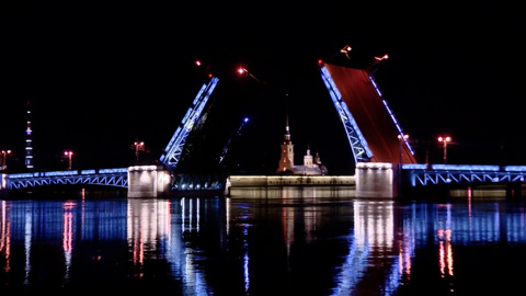 Мосты Петербурга расправляют крылья после зимней спячки