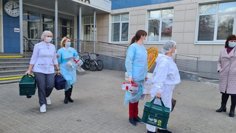 В Москве начали вакцинацию маломобильных горожан от COVID-19 на дому