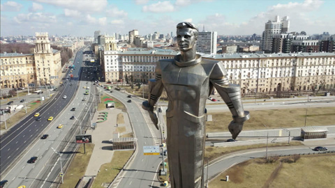 В столице привели в порядок памятник Юрию Гагарину на Ленинском проспекте