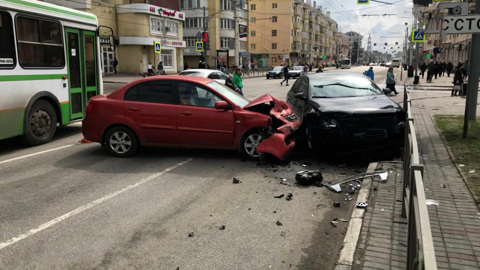 В Тамбове двое детей пострадали в лобовом столкновении автомобилей