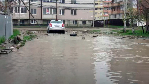 Весенние ливни размыли тротуары в жилых кварталах Краснодара