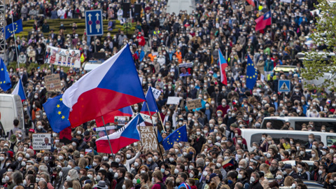 В Праге прошли акции протеста против президента Земана