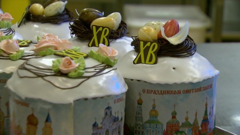 Патриарх Кирилл освятил куличи и крашеные яйца